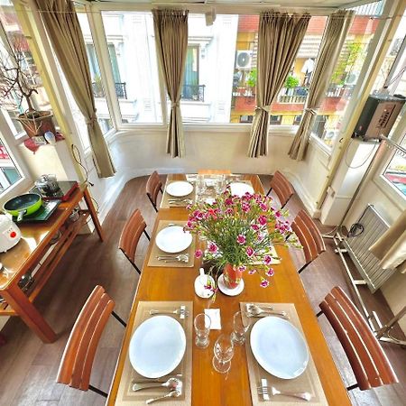 Nice Room Located Right Next To The Old Quarter Can Phong Nhieu Anh Sang Tai Ngay Gan Pho Di Bo Ho Guom 河内 外观 照片