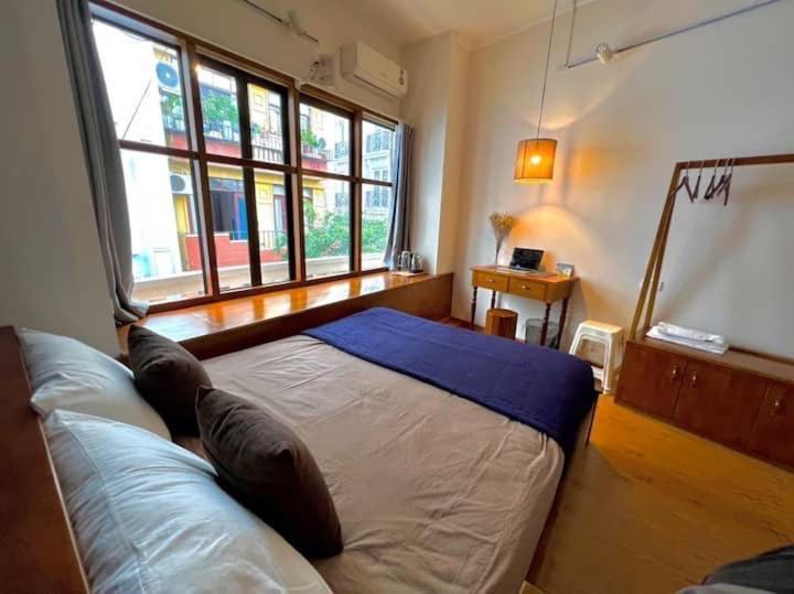 Nice Room Located Right Next To The Old Quarter Can Phong Nhieu Anh Sang Tai Ngay Gan Pho Di Bo Ho Guom 河内 外观 照片
